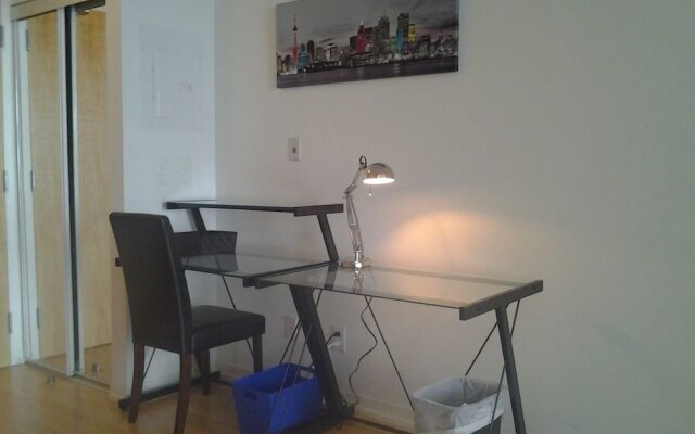 Toronto Suite Rentals - Maple Leaf Sq