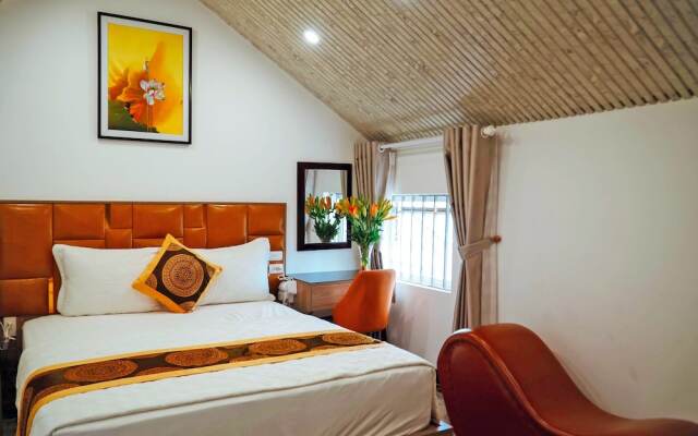 Grad Queen Hotel 2  Ha Dong