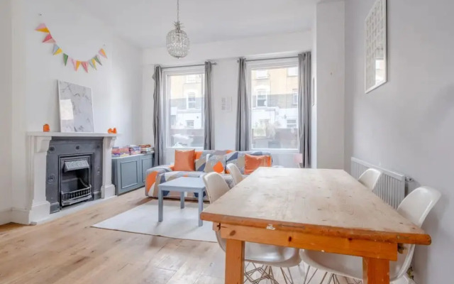 Lovely 3 Bedroom Apartment in Clapton With Garden