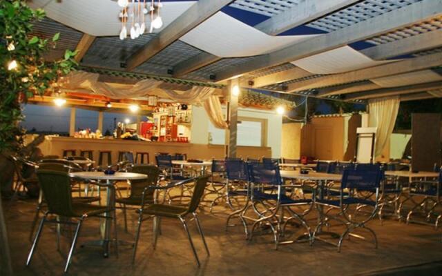 Golden Bay Hotel & Bungalows