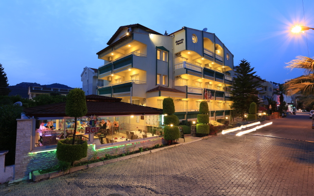 Amaris Apartments