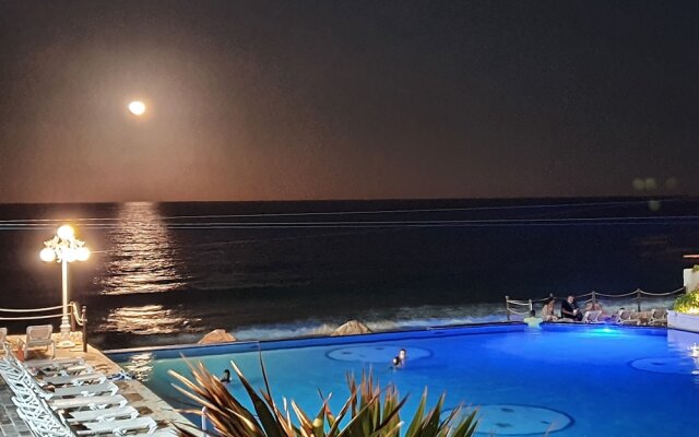 Cancun Plaza Condo Hotel