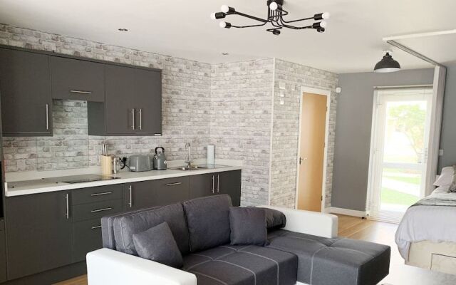 Toothbrush Apartments - Studio Apartment