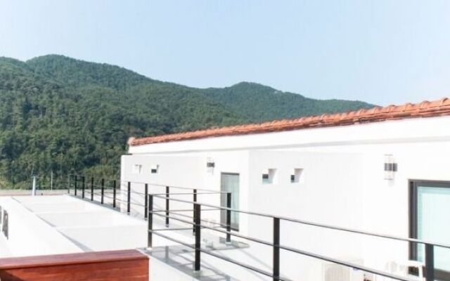 Tongyeong & Casa Pension