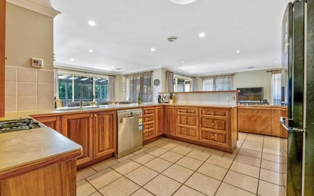 Goldfinch Way Stunning & Spacious Home Sleeps 11
