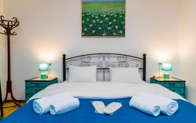 Wehost Apartment with Ethnic Design
