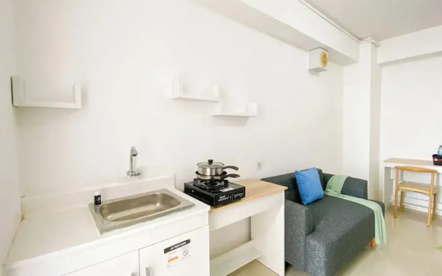 Relaxing And Homey 2Br At Bassura City Apartment