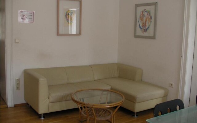 HappyHostel