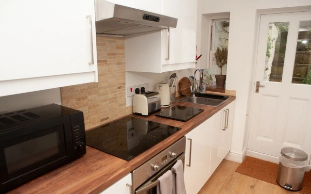 Prime Clifton Location - R&R Guesthouse 1