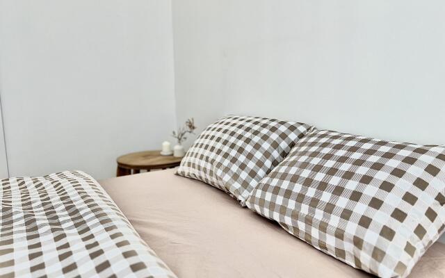 Апартаменты 4YOU (4Ю) на улице Онежская 4