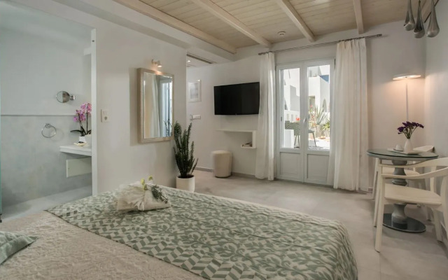 Iria Beach art hotel