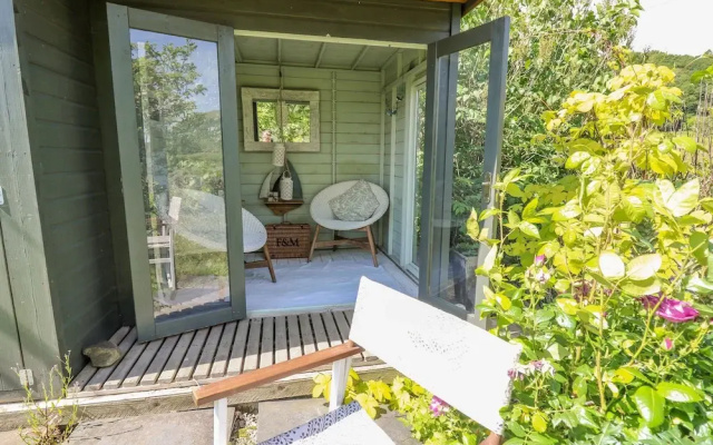 Bryniau Bychain Cottage