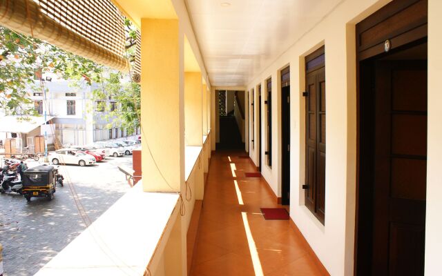 OYO 8268 Gokul Ottupura