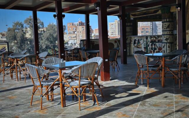 King Pyramids View Hotel