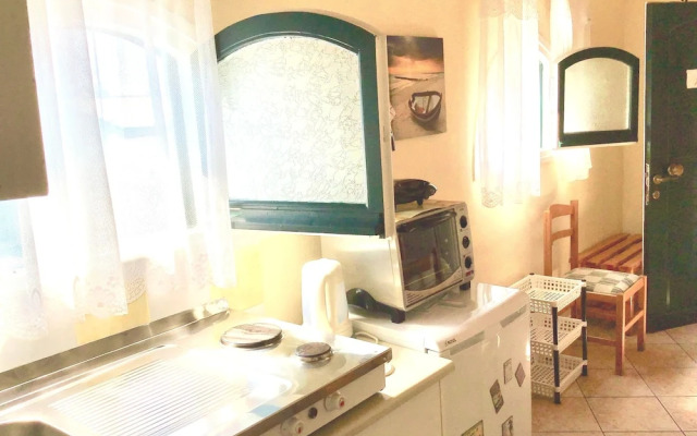 Almyra Apartments & Studios