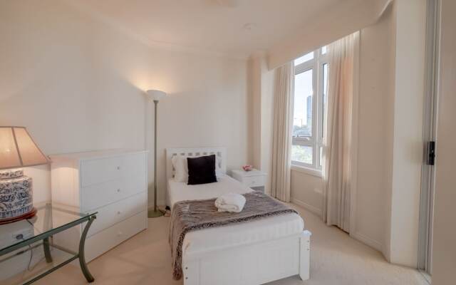 Resort-Style Apartment Opposite Beach