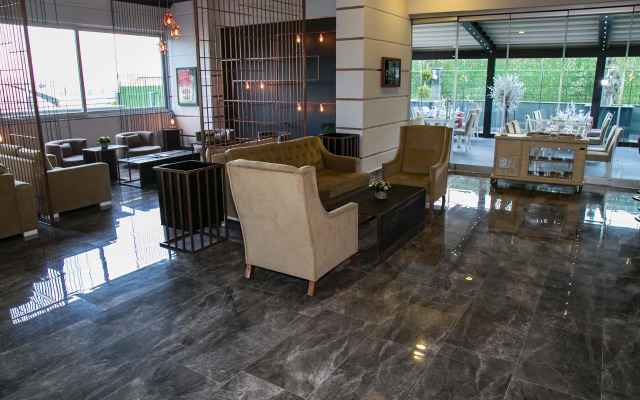 Mayi Hotel