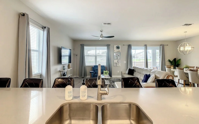 Family Villa Themed Rooms Near Disney