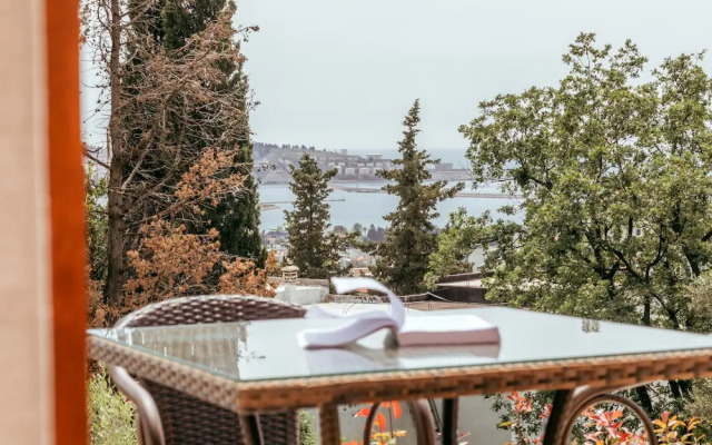 Uphill Glavanovic Pool Villa
