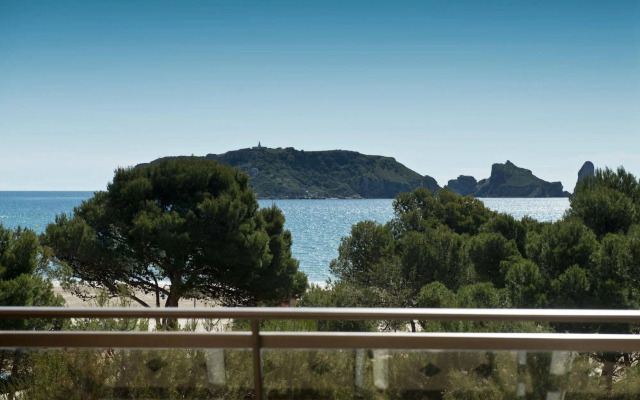 Apartamentos Salles Beach