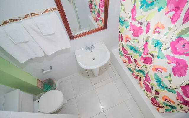 9 bed Villa Montego 10 Minute Walk to the Beach
