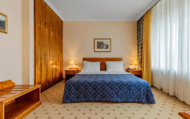 Natsionalny Hotel