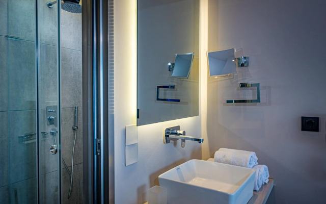 Alexandra Beach Hotel