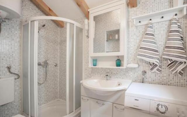 Guesthouse F