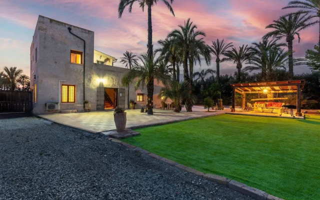 Historical Palms Villa by Fidalsa