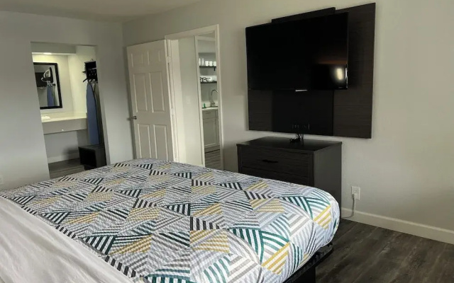 Tulsa Inn & Suites