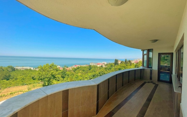 Lustra Garden Suite