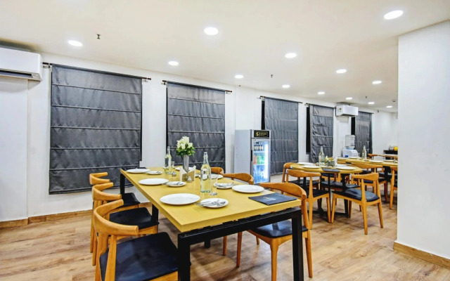 The Royal Retreat by OYO Rooms