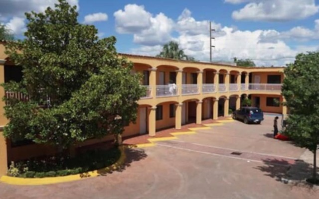 Hotel Maria Luisa Inn & Suites