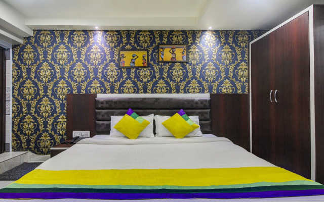 Itsy by Treebo - Golden Fiesta