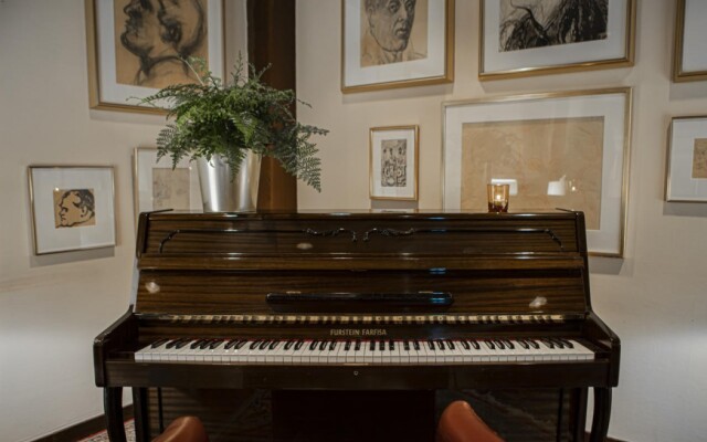 Hotel Holt - The Art Hotel