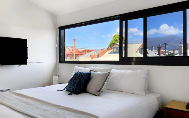 Sullivans Cove Apartments