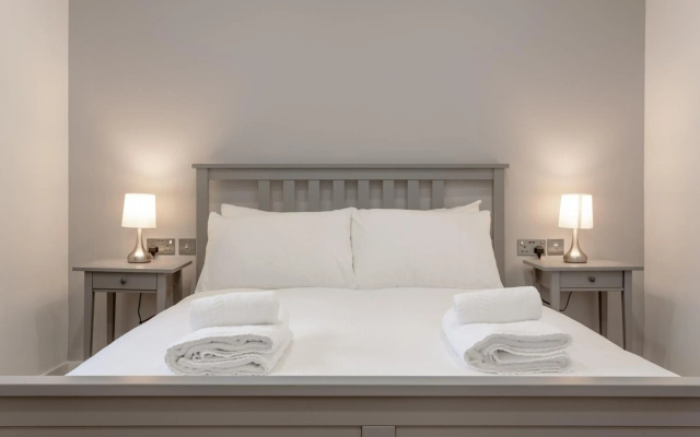 3 bedroom Luxury Apartment in Canary Wharf