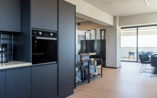 The Penthouse - 3BR Seaview in Larnaca