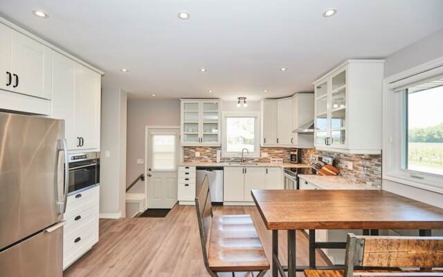 Niagara Vineyard Contemporary