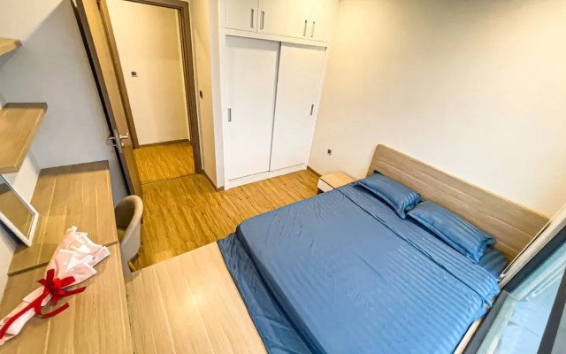 Canh Apartment in Vinhomes Green Bay