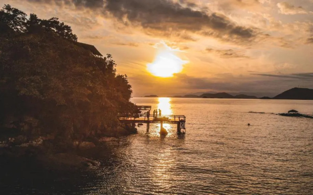 Paraíso! Casa de 2 andares com pier exclusivo