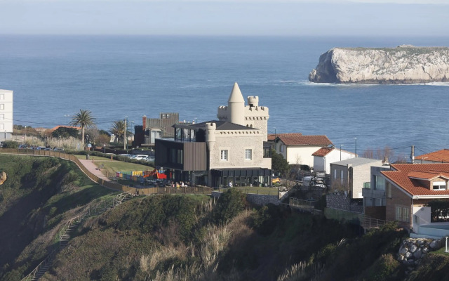 Piso sobre mar junto al Faro de Suances