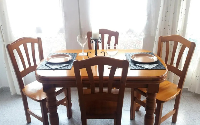 AMAZING SUNNY FLAT WITH BALCONY POOL two MINS FROM THE BEACH
