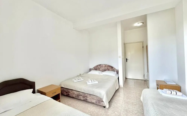 B&M Holiday Rooms