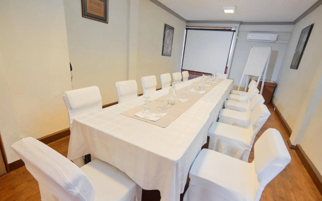 Gold Crest Hotel