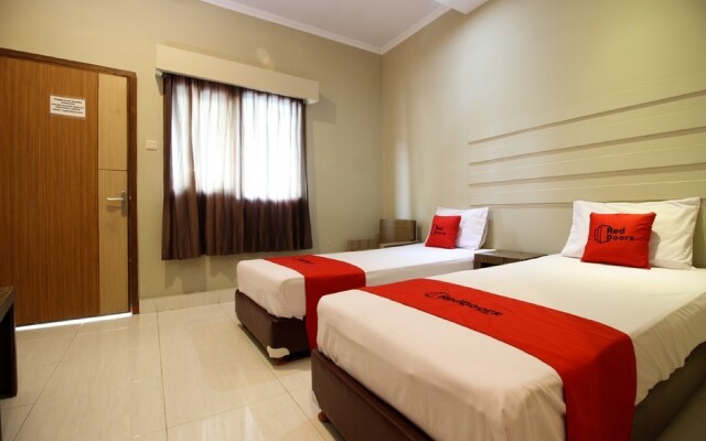 RedDoorz Plus @ Jalan Damai 2