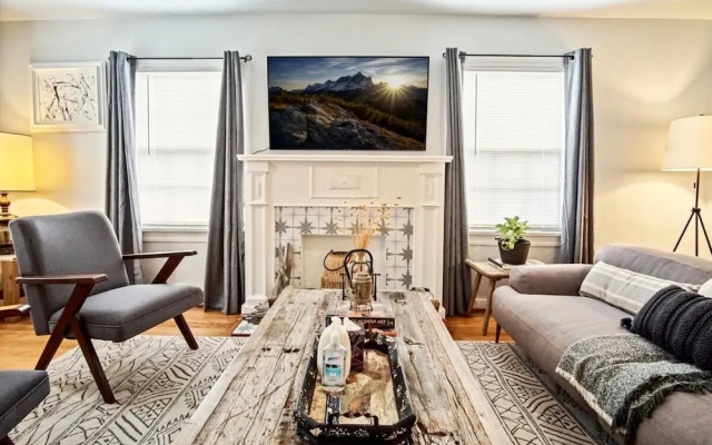 Modern Rustic 3 -bedroom 2 Bathrooms Carport