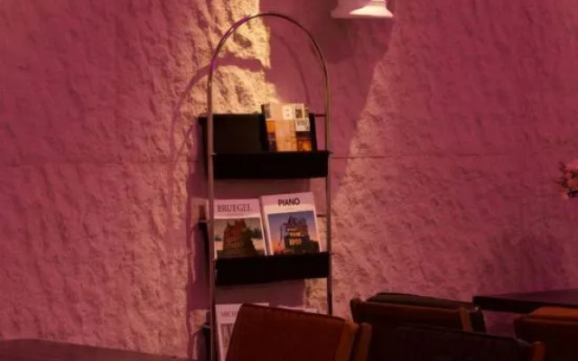 THE  YES  Hotel