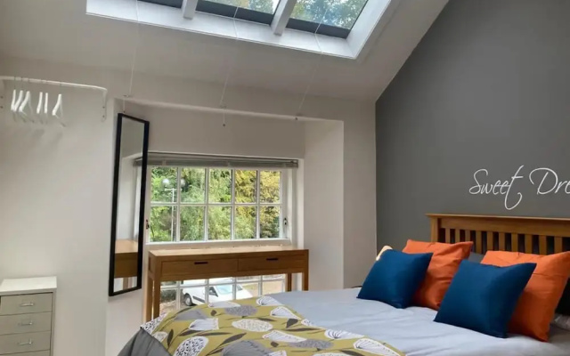 Lovely Riverside Perthshire Flat - Sleeps 8