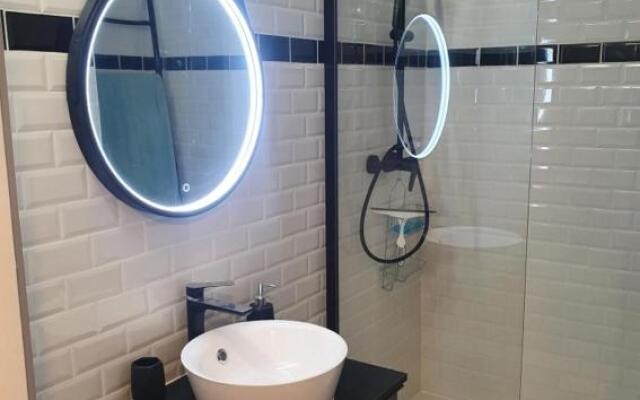 Joli Studio, la Grande Pyramide, Parking